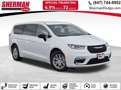 New 2025 Chrysler Pacifica Select