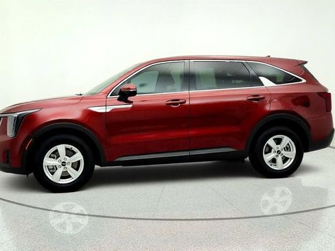 Used 2025 Kia Sorento LX FWD image 8