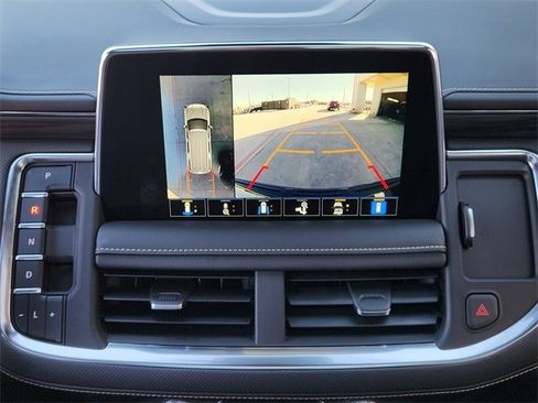 Used 2023 GMC Yukon SLT w/ SLT Premium Package image 14