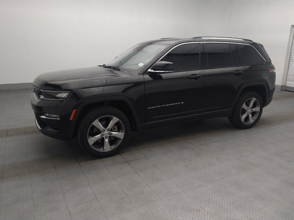 Used 2022 Jeep Grand Cherokee Limited w/ Luxury Tech Group II RWD image 2