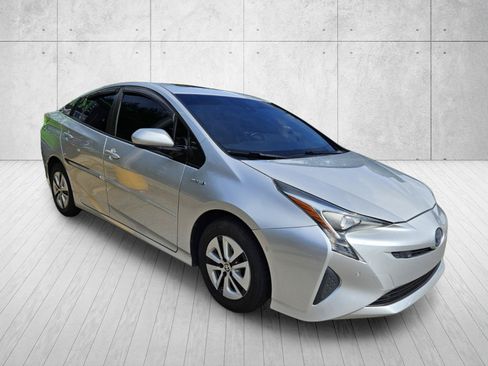 Used 2018 Toyota Prius Four w/ Advanced Technology Package FWD image 2
