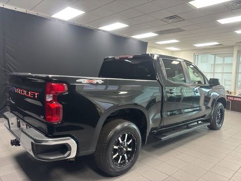 Used 2022 Chevrolet Silverado 1500 LT image 3