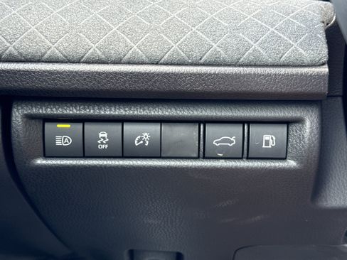 Used 2025 Toyota Camry XLE FWD image 18