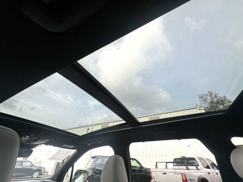 Used 2025 Kia Sorento SX Prestige image 16