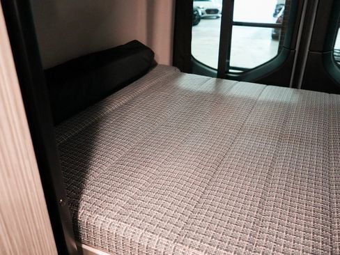 Used 2021 Mercedes-Benz Sprinter 2500 image 36