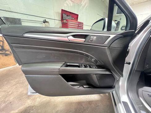 Used 2014 Ford Fusion Titanium image 21