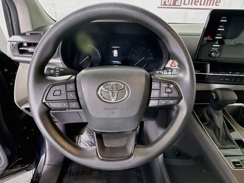 Certified 2024 Toyota Sienna LE FWD image 19
