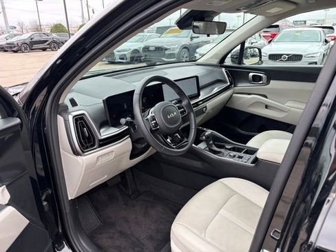 Used 2025 Kia Sorento S image 14