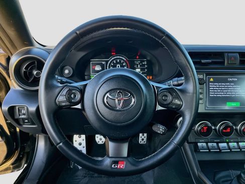 Used 2025 Toyota GR86 Premium RWD image 11