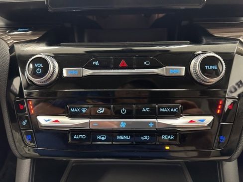 Used 2023 Ford Explorer Limited w/ Equipment Group 301A image 18