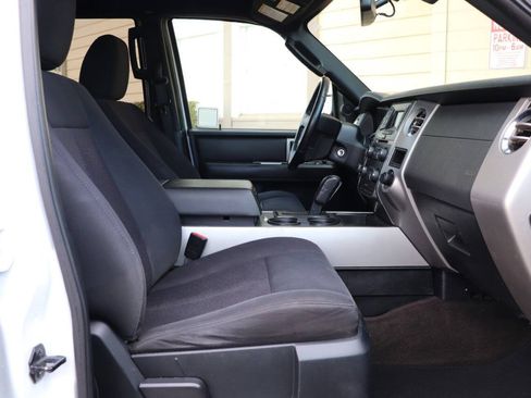 Used 2015 Ford Expedition XLT AWD/4WD image 20