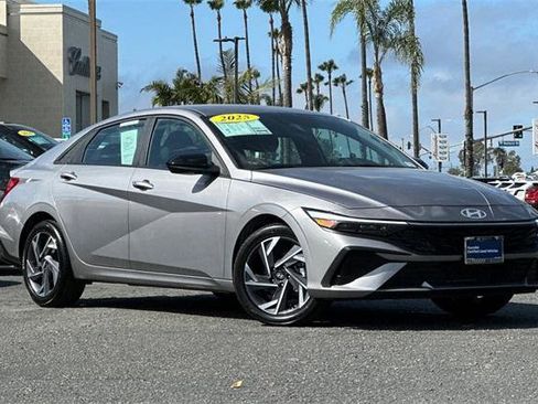 Certified 2025 Hyundai Elantra Sport image 2