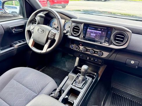 Used 2019 Toyota Tacoma TRD Off-Road AWD/4WD image 16