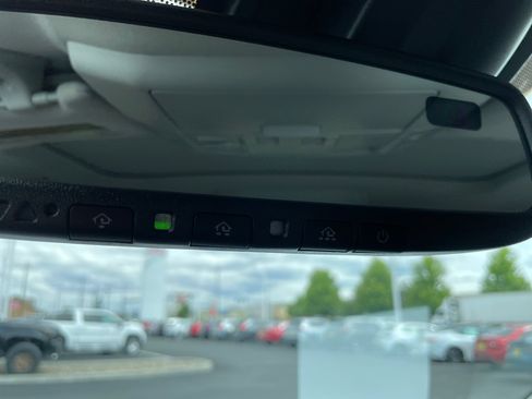 Certified 2022 Toyota Sequoia Platinum AWD/4WD image 32