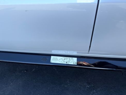 Used 2023 Toyota Sienna Limited image 44