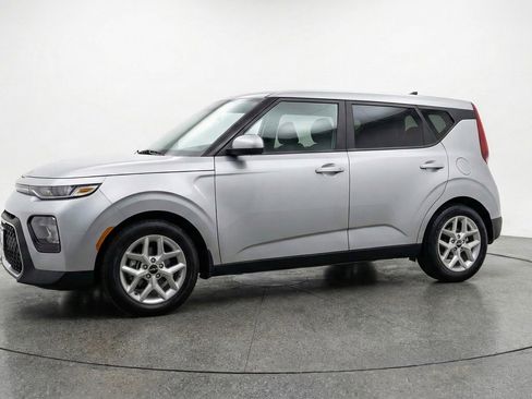 Used 2025 Kia Soul LX w/ LX Technology Package image 3