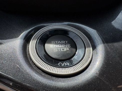Used 2023 Jeep Grand Cherokee Laredo AWD/4WD image 19