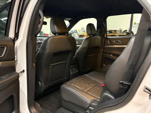 Used 2018 Ford Explorer XLT w/ Equipment Group 202A image 25