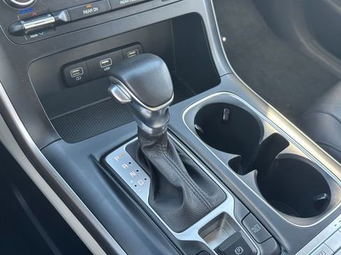 Used 2022 Kia Carnival LX image 19