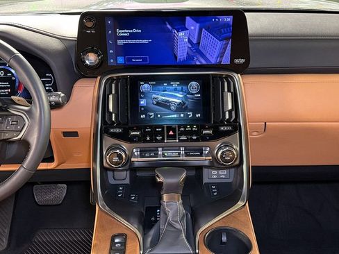 Certified 2024 Lexus LX 600 4WD w/ Premium Package image 20