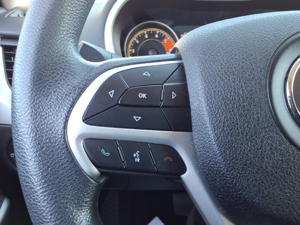 Used 2018 Jeep Cherokee Latitude AWD/4WD image 20