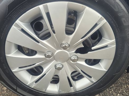 Used 2014 Toyota Yaris LE image 38