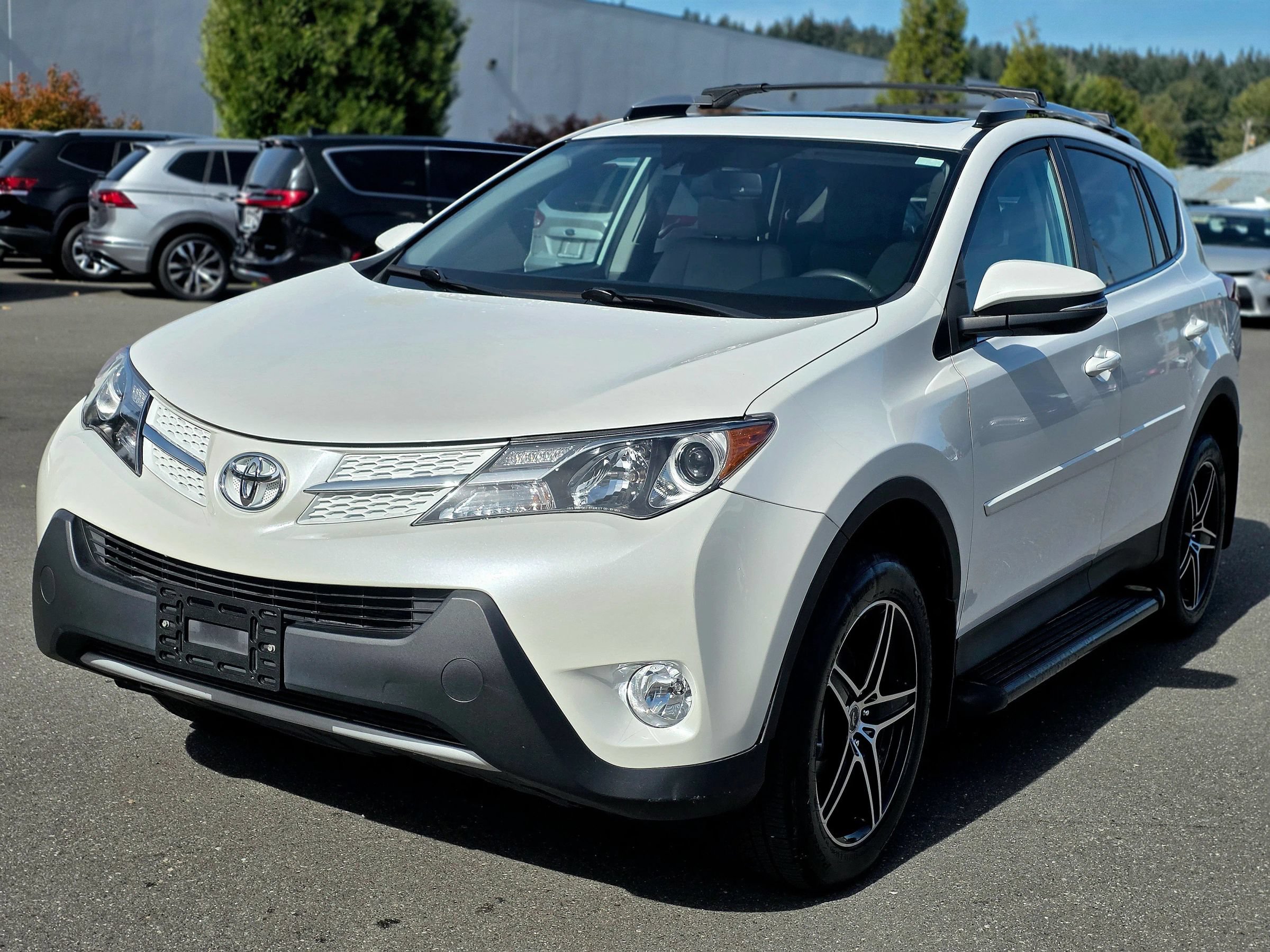 Used 2014 Toyota RAV4 Limited w/ Technology Package AWD/4WD image 5