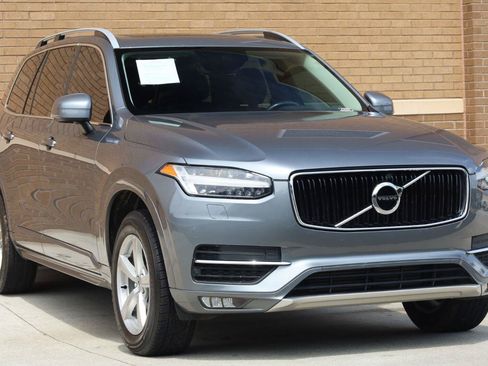 Used 2018 Volvo XC90 T5 Momentum w/ Momentum Plus Package FWD image 4