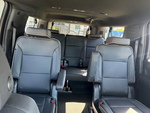 Used 2023 Chevrolet Suburban Premier RWD image 23
