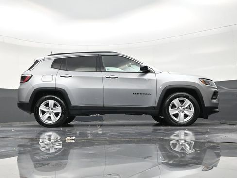 Used 2022 Jeep Compass Latitude FWD image 26