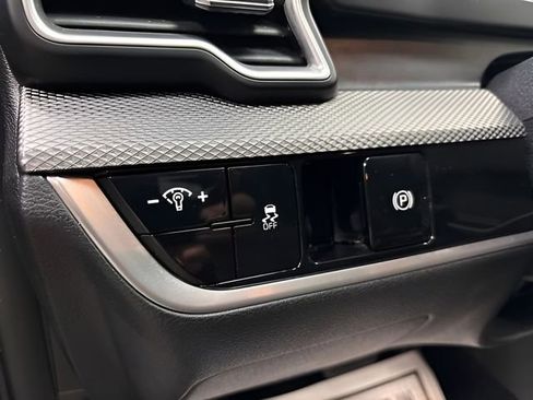 Used 2024 Kia Sportage LX image 30