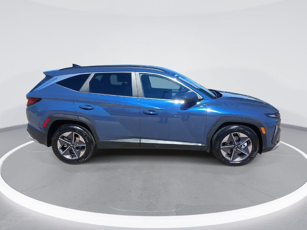 Certified 2025 Hyundai Tucson SEL FWD image 4