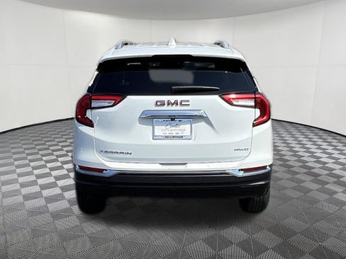 Used 2024 GMC Terrain SLT AWD/4WD image 5