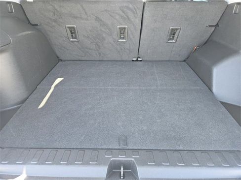 Used 2024 GMC Terrain SLT image 31