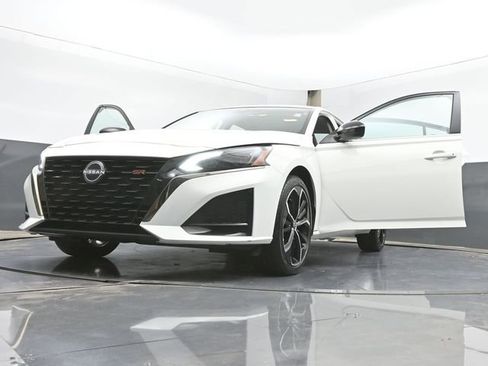 Used 2025 Nissan Altima 2.5 SR AWD/4WD image 50
