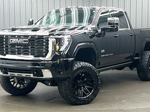 Used 2025 GMC Sierra 3500 Denali w/ Denali Reserve Package image 1