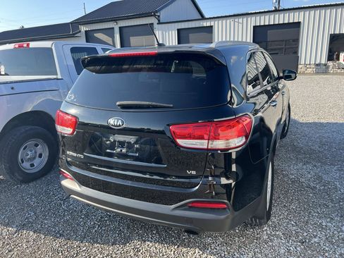 Used 2016 Kia Sorento LX AWD/4WD image 4