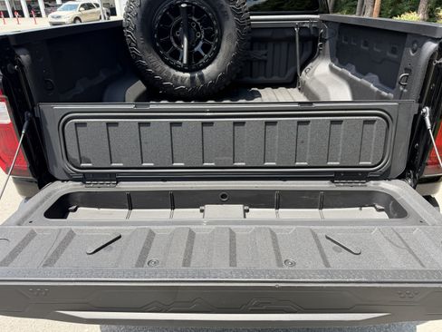 Used 2024 GMC Canyon AT4X w/ AT4X AEV Edition AWD/4WD image 4