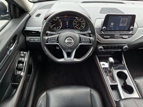 Used 2024 Nissan Altima 2.5 SR FWD image 12