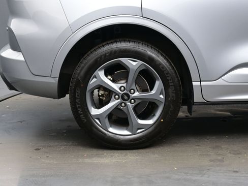 Used 2023 Ford Escape ST-Line image 9