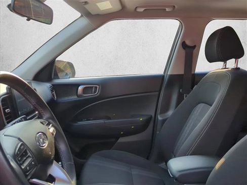 Used 2024 Hyundai Venue SEL image 11