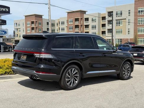 New 2026 Lincoln Aviator AWD image 3