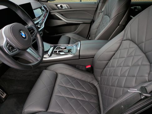 Used 2024 BMW X5 xDrive40i w/ M Sport Package image 26