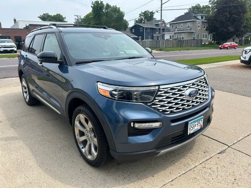 Used 2020 Ford Explorer Platinum w/ Premium Technology Package AWD/4WD image 4