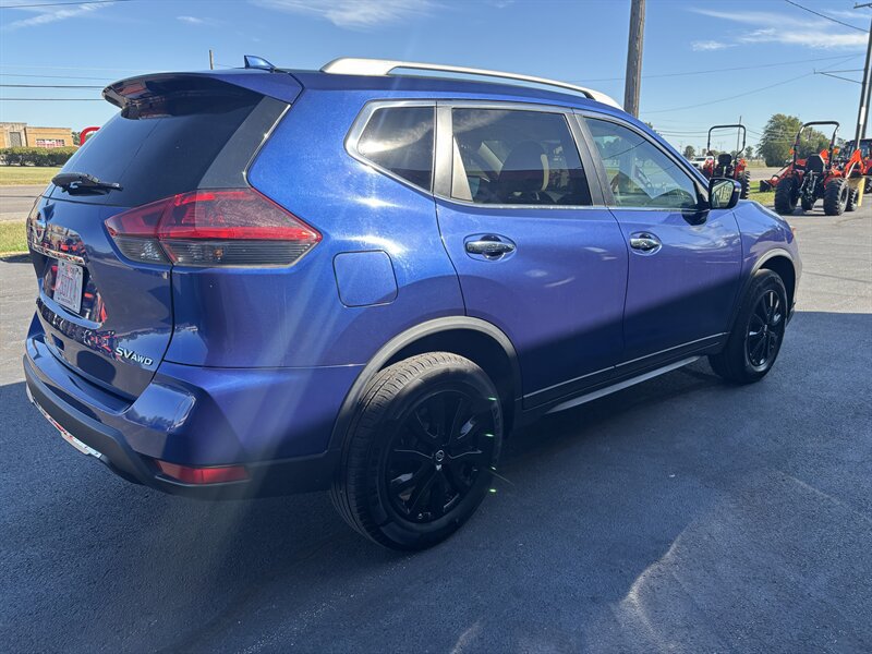 Used 2018 Nissan Rogue SV AWD/4WD image 4