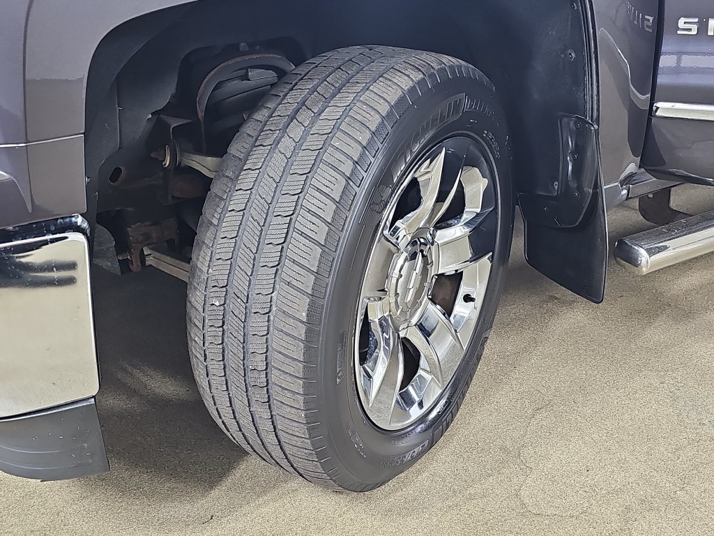 Used 2014 Chevrolet Silverado 1500 LTZ Z71 w/ LTZ Plus Package AWD/4WD image 37