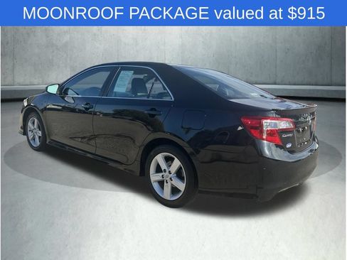 Used 2014 Toyota Camry SE w/ Moonroof Package FWD image 4