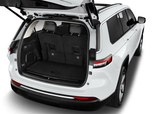 Used 2022 Jeep Grand Cherokee L Summit w/ Advanced Protech Group IV image 7