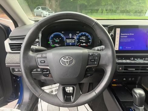 Used 2025 Toyota Camry XLE FWD image 30