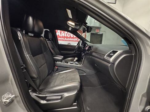 Used 2020 Jeep Grand Cherokee Altitude AWD/4WD image 12